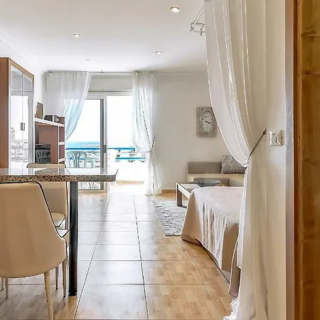 Lägenhet Overlooking The Ocean