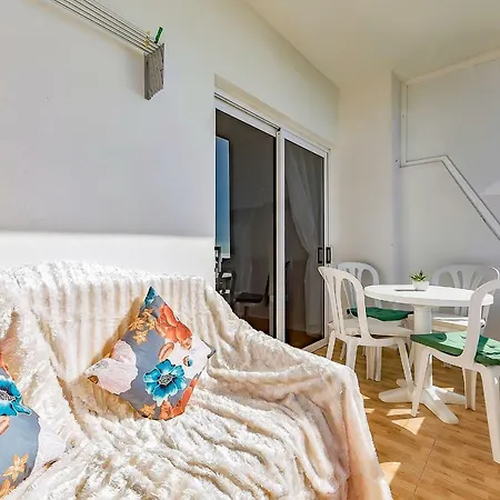 Overlooking The Ocean Lägenhet